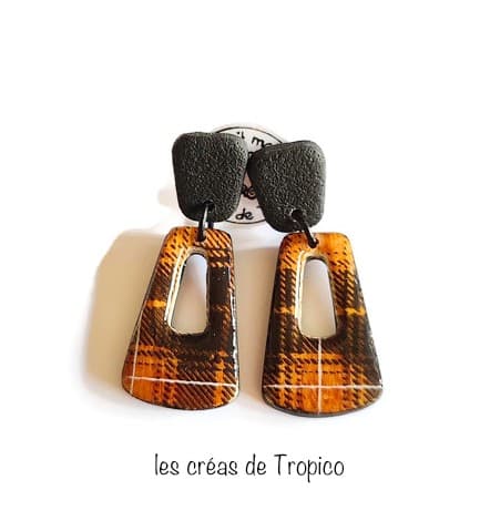 Boucles D’oreilles Clips Vintage Trapèze – Émail Rouge Beige, Métal Doré, Style Rétro