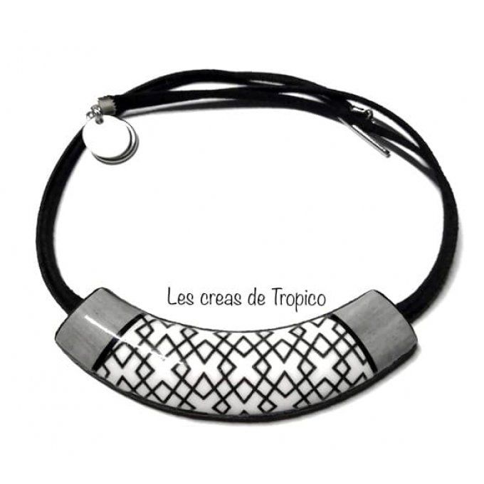 COLLIER TORQUE NOIR  BLANC GÉOMÉTRIE