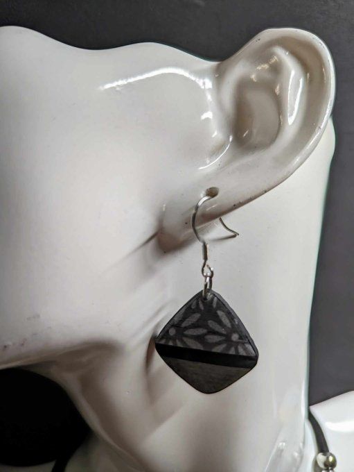 BOUCLES D'OREILLES BOIS FLEUR TRIANGLE