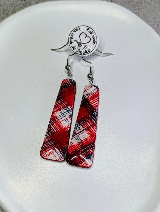 Boucles d'oreilles pendantes trapézoïdales avec motif tartan écossais rouge et bleu, réalisées à la 