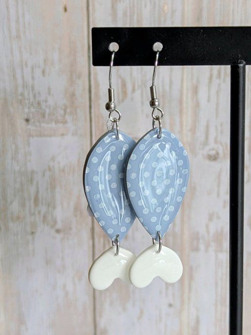 Boucles d'oreilles pendantes en forme de sardine gris à pois blancs, montées sur crochets en acier i
