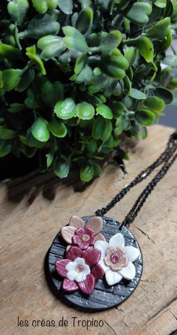 COLLIER  BOIS FLEUR ROSE