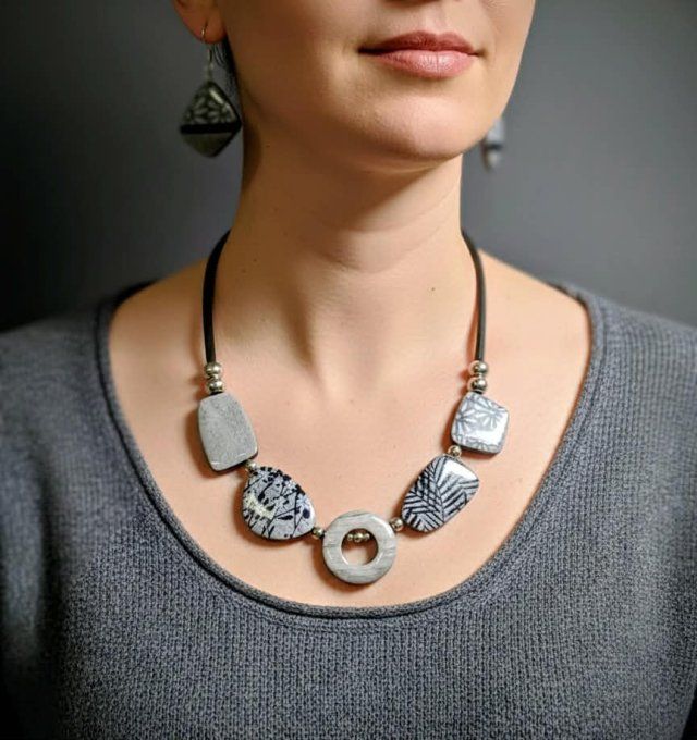 COLLIER FIMO BOIS RAMURE FLEUR