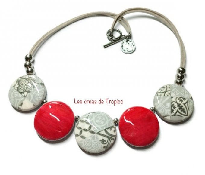 COLLIER FIMO CARREAU CARRELAGE GRIS ROUGE