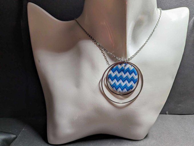 COLLIER FIMO PENDENTIF ZEBRURE BLEU