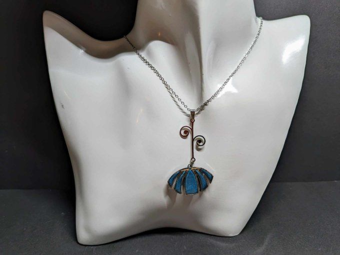 COLLIER  FLEUR BLEU ROSE