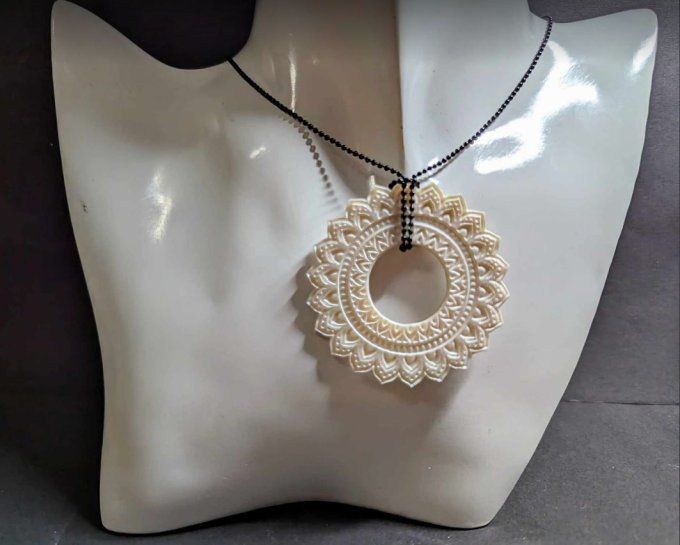 COLLIER  FIMO   MANDALA BLANC