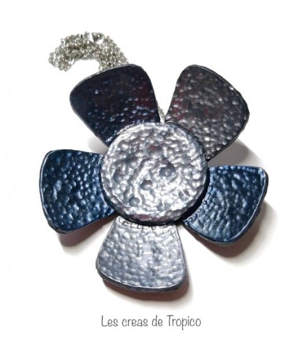 COLLIER  FLEUR MARTELEE