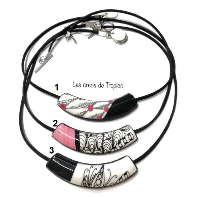 COLLIER  MINI TORQUE NOIR ET BLANC MOTIF