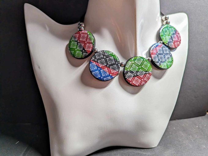 COLLIER FIMO COULEURS