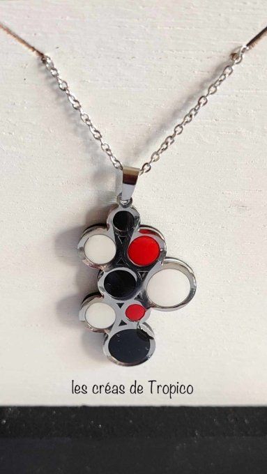 collier pendentif rond noir blanc rouge