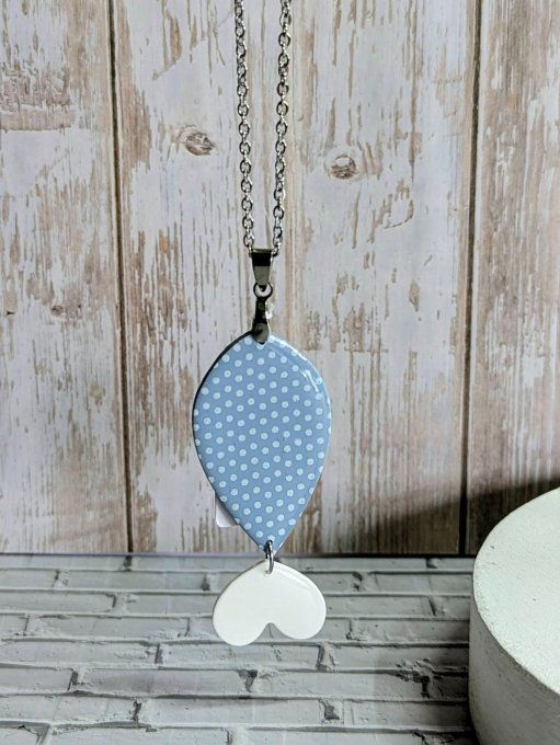 Collier sautoir avec pendentif sardine gris à pois blancs en argile polymère, chaîne fine en acier i