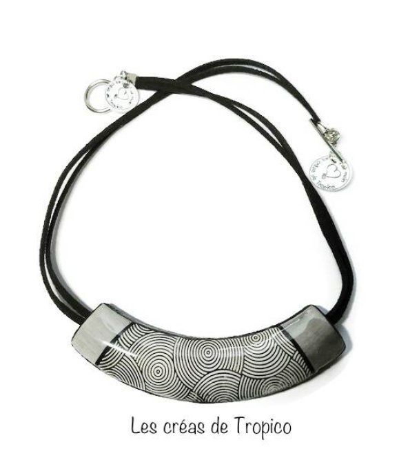 COLLIER TORQUE NOIR  BLANC GÉOMÉTRIE