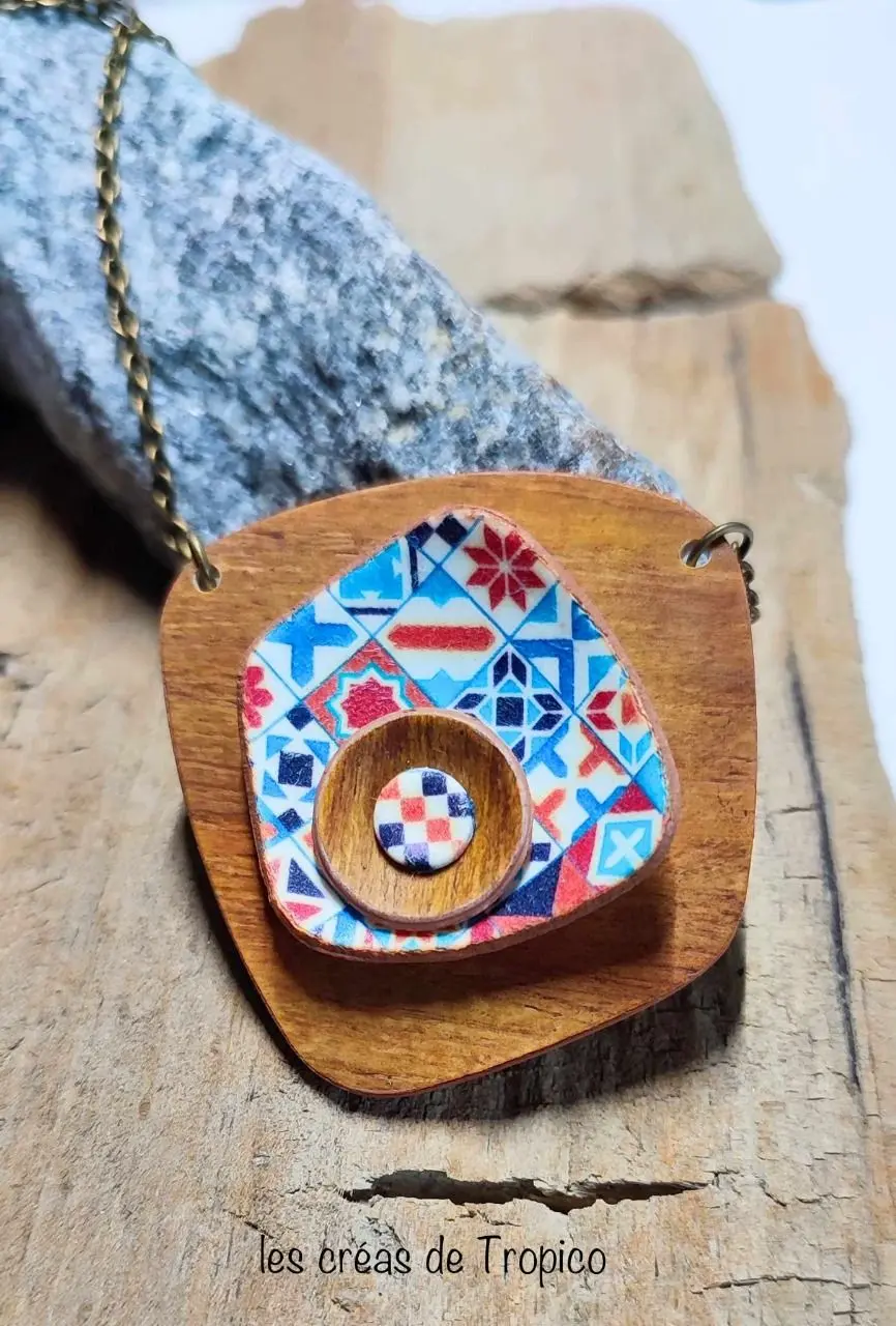 COLLIER BOIS CARRELAGE VINTAGE